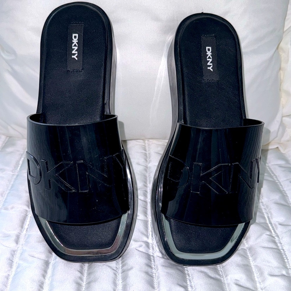 DKNY platform Sandals size 7 New